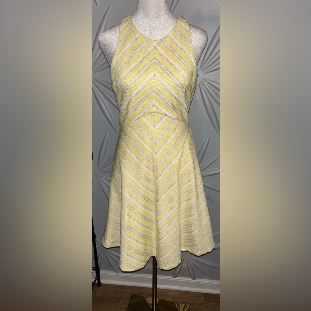NWT Mi a mi SZ S Yellow/white/gold metallic chevron patterned dress/bust 34” - Picture 8 of 8